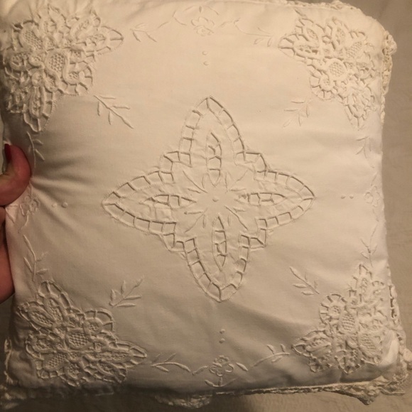 ✨Excellent Shape✨ White Lace Cotton Shabby Chic Throw Pillow - Picture 3 of 5